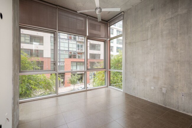 Foto del edificio - 2 bedroom 2 story East Village loft at Fah...