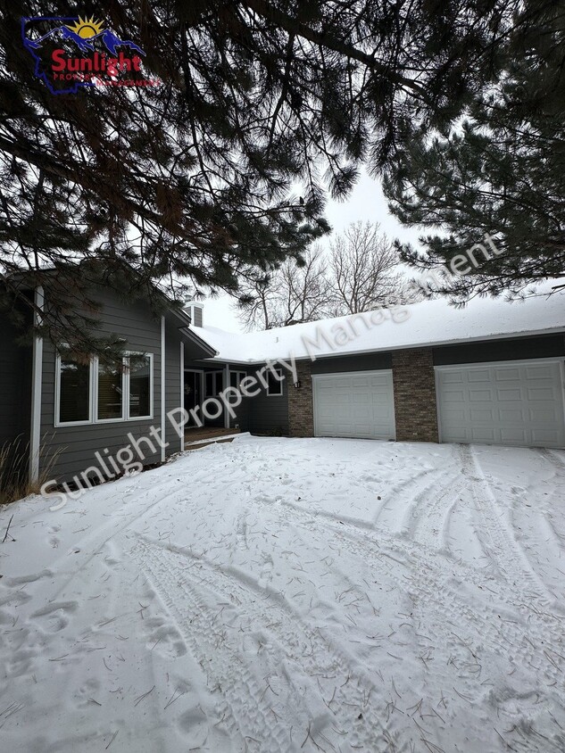 Primary Photo - 4-Bedroom Retreat with 3.5 Baths in Billin...