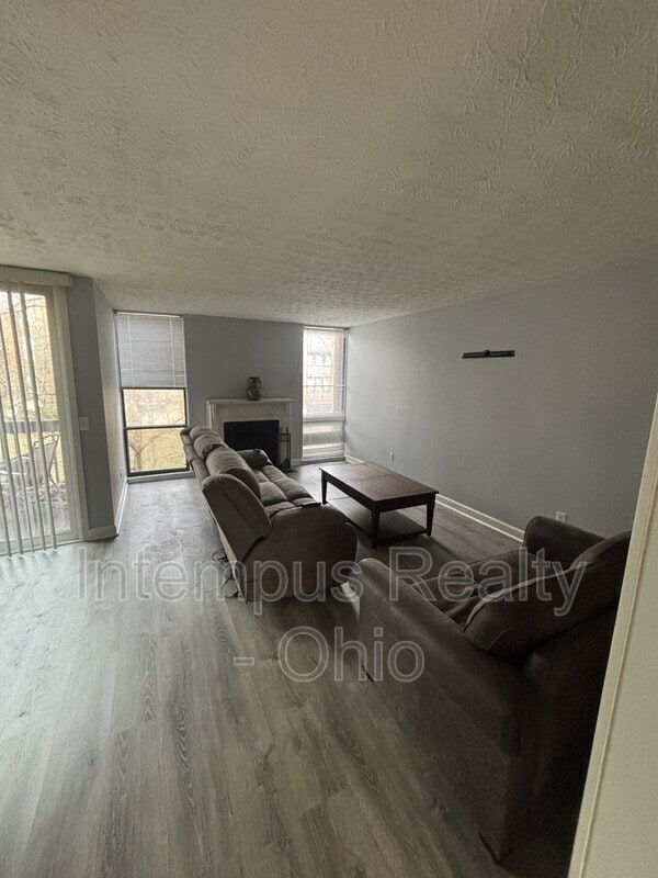 Foto del edificio - 4994 Wintersong Ln