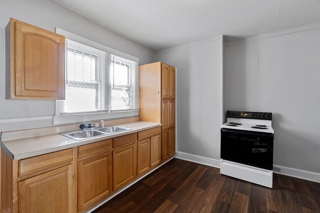 Building Photo - 1008 N Boone St