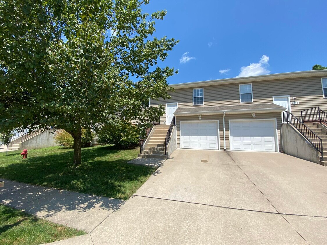 2037 Old Plank Village Dr, Columbia, MO 65203 Townhome Rentals in