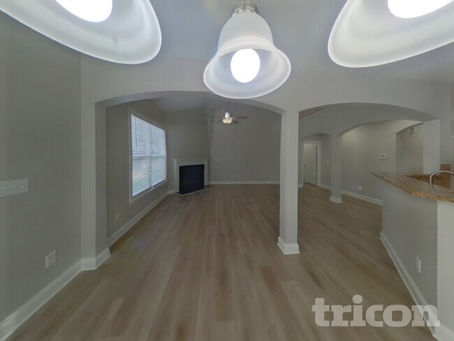 Foto del edificio - 3048 Scottcrest Way