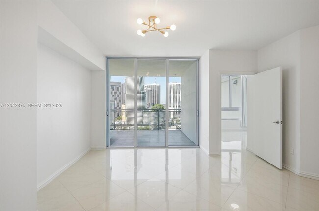 Foto del edificio - 350 S Miami Ave