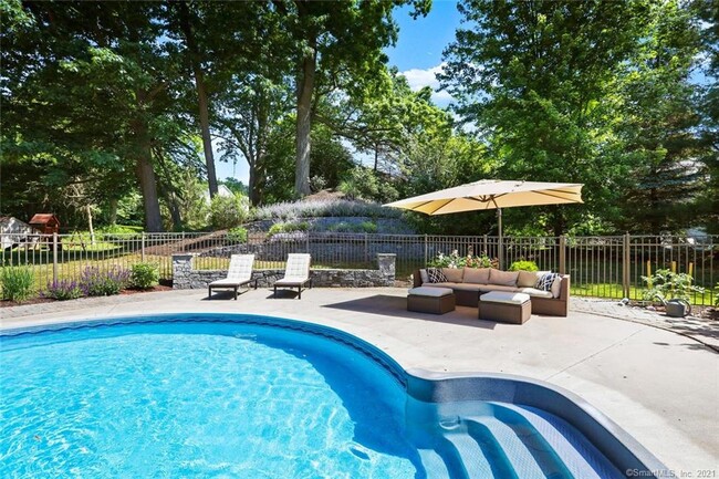 Building Photo - 528 Brookside Dr