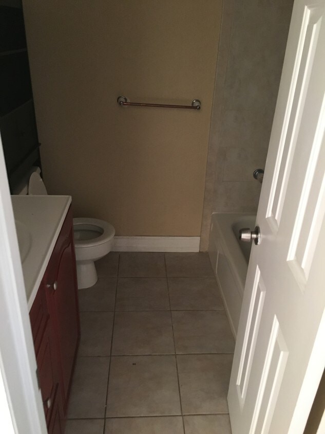 Foto principal - 436 Auburn Dr