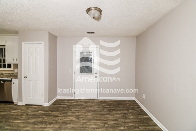 Building Photo - 241 Holmsbury Rd