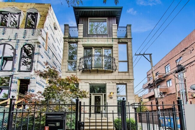 Foto del edificio - 2345 W Belden Ave