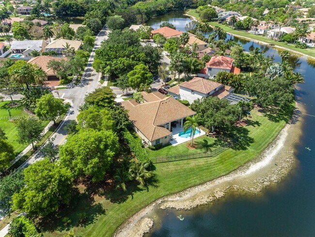Foto del edificio - 643 Lake Blvd