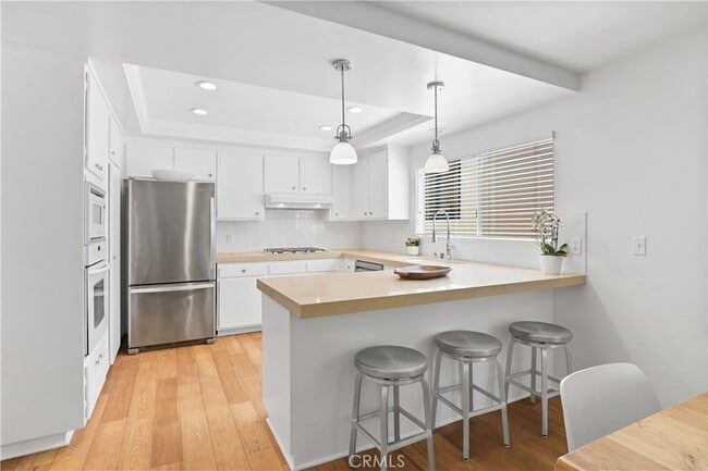 Building Photo - 430 1/2 Carnation Ave Unit