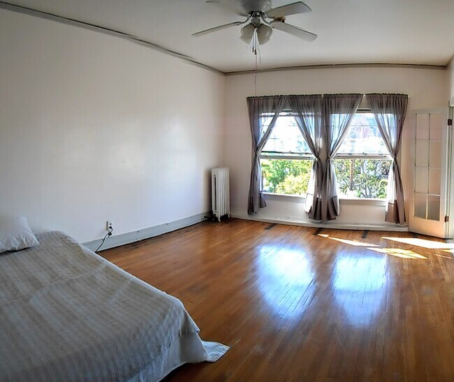 Foto del edificio - 2121 James M Wood Blvd