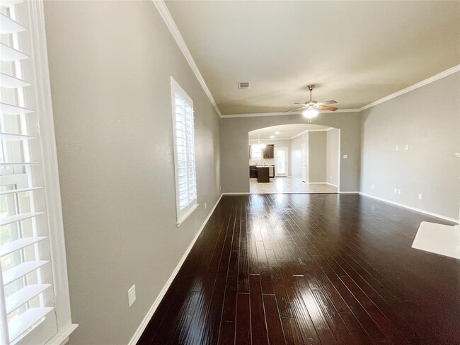 Building Photo - 301 Hideaway Rd