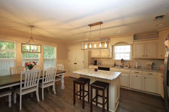 Foto del edificio - 4153 Nelson Hill Pl