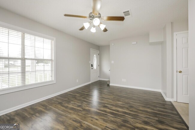Foto del edificio - 1366 N Hampton Dr