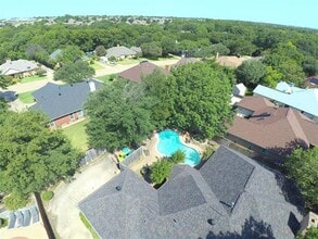 Building Photo - 911 Canterbury Ct