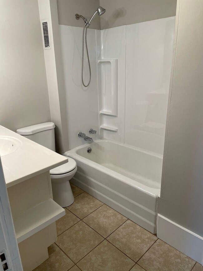 Foto del edificio - 3 br, 1 bath House - 1340 W. 25th