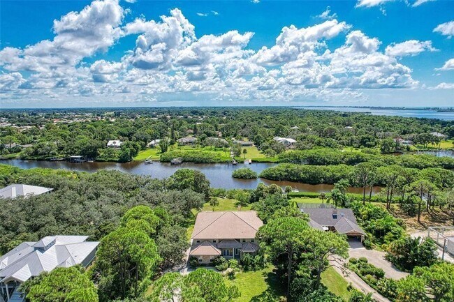 Foto del edificio - 1648 Bayshore Dr