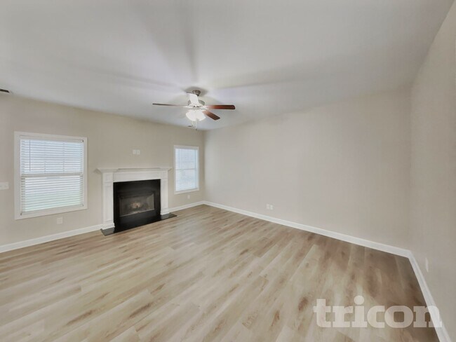 Foto del edificio - 1056 Lindyn Lee Wy