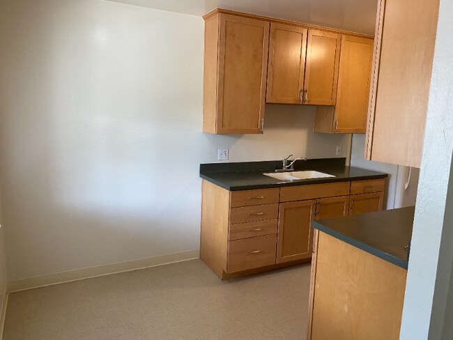 Building Photo - 205 Avery Ln