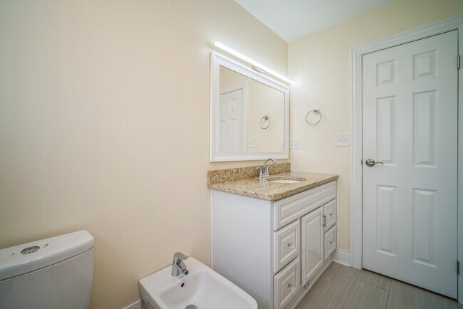 Building Photo - 625 Baxter Ln