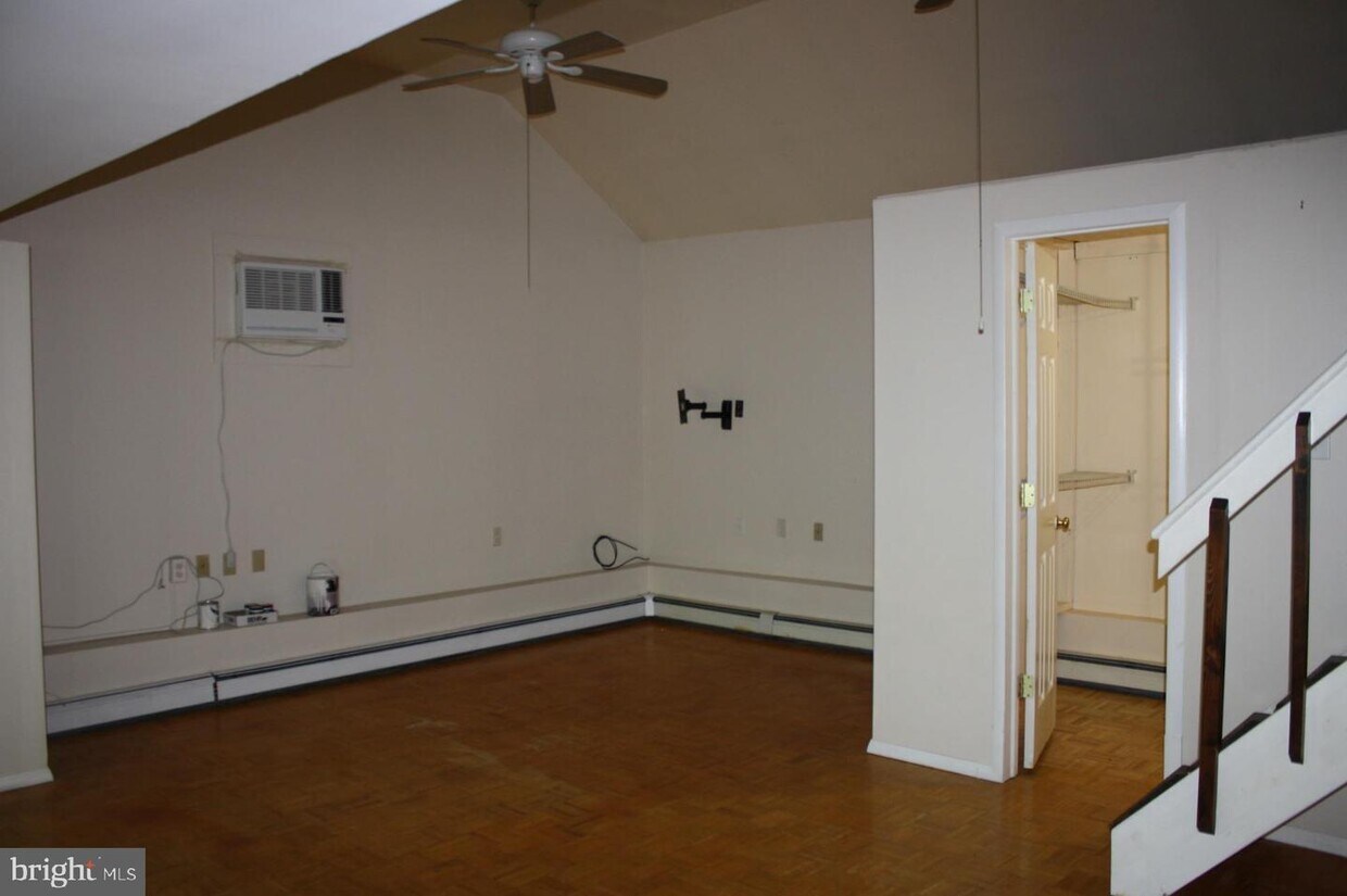Primary Photo - 809 River Rd
