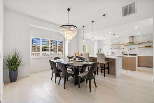 Building Photo - 47215 Heliotrope Dr