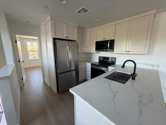 Building Photo - 4740-4760 3rd St, Rocklin, CA 95677