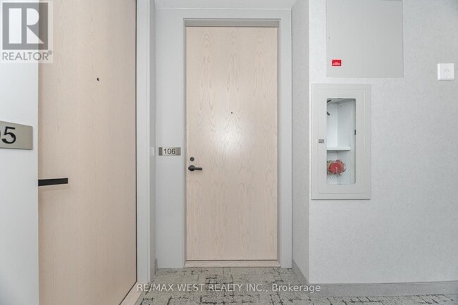 Building Photo - 28 Interchange Wy