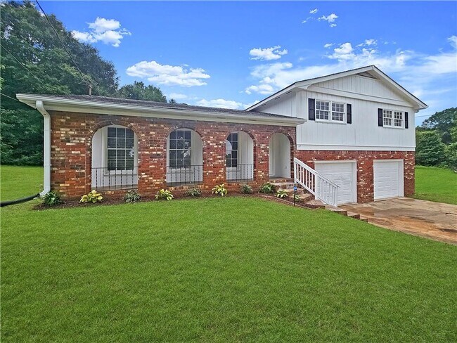 Building Photo - 750 Pine Lake Dr NW