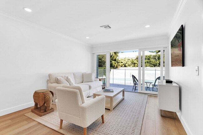 Foto del edificio - 211 Miraflores Dr