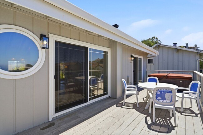 Foto del edificio - Beautiful 2-Bedroom La Selva Beach Home with Ocean Views