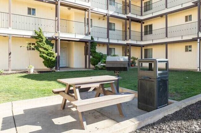Foto del edificio - Beautiful 2 bedroom/2 bath in gated community. Call or come by to view!