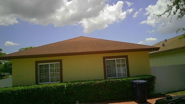 Foto del edificio - 20700 NW 31st Ave