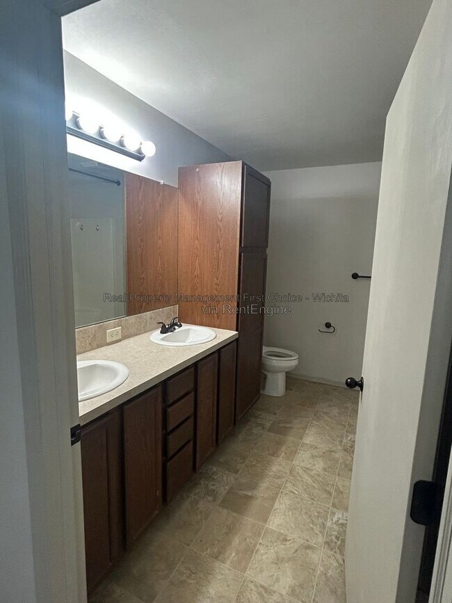 Foto del edificio - 1419 E Alise St