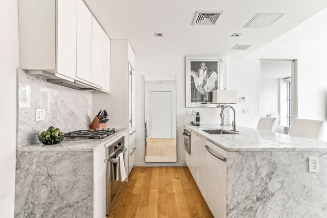 Building Photo - 250 Bowery