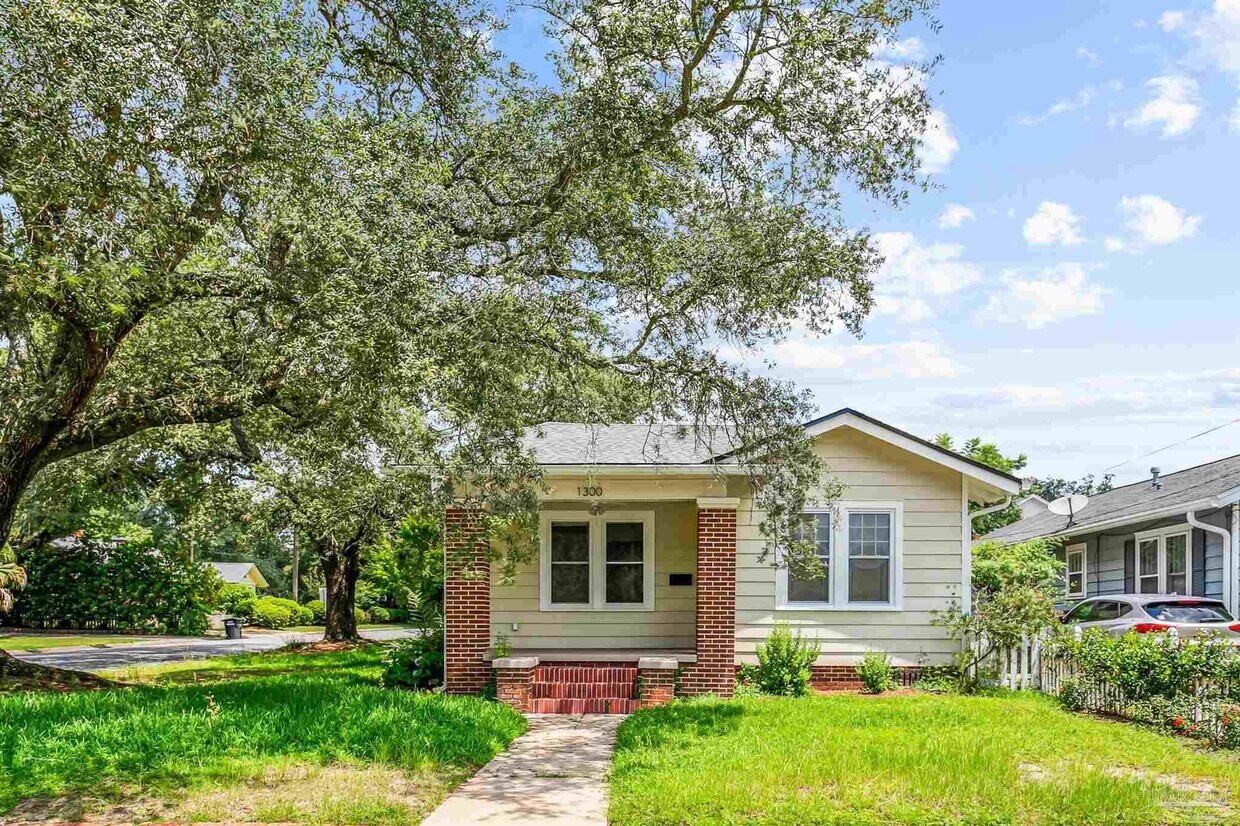 Primary Photo - 1300 E Avery St
