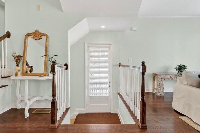 Foto del edificio - 7205 Lowery Oak Dr