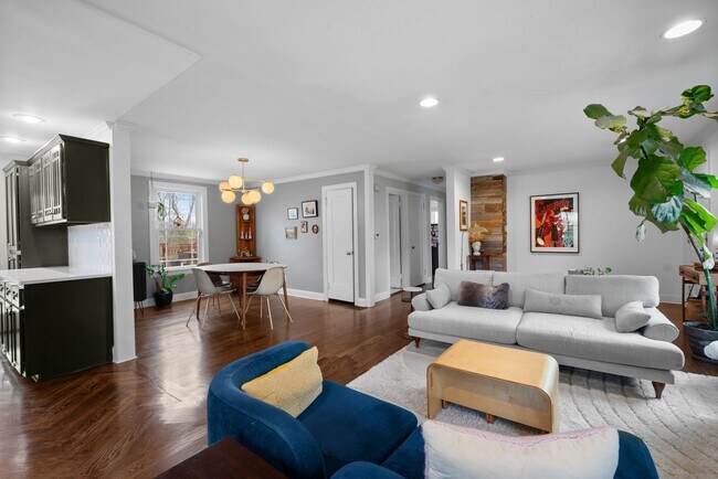 Building Photo - 1601 Golf St