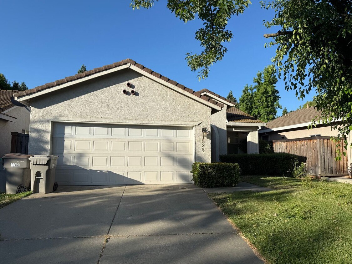 Foto principal - 1585 Headslane Rd