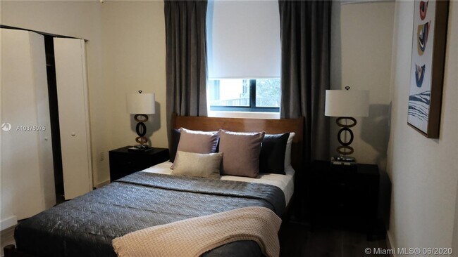 Foto del edificio - 6320 SW 8th St