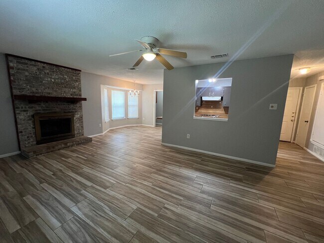 Building Photo - Charming 3-Bedroom Home with Spacious Layout