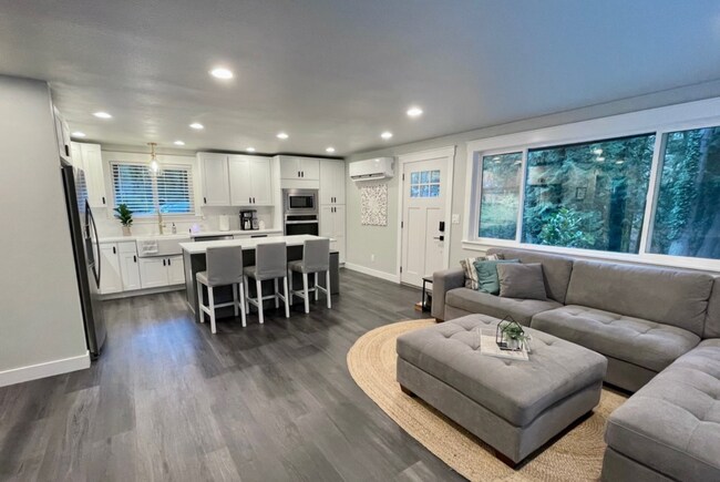 Building Photo - Modern Woodland Retreat in the Heart of Gig Harbor