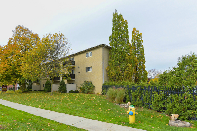 Photo du bâtiment - Royal York Road Apartments