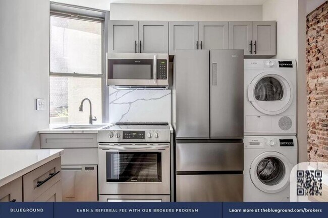 Building Photo - 2 bedroom in New York NY 10012