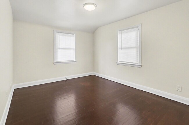Foto del edificio - 3219 Taylor Ave