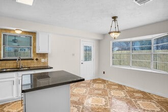 Building Photo - 4909 Meadow Pl Dr