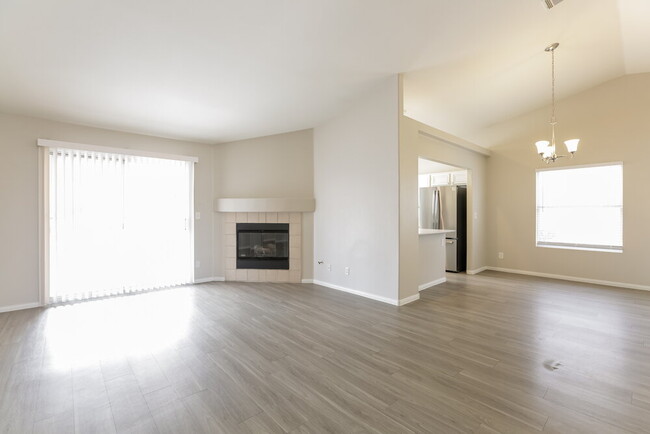 Building Photo - 541 Vantage Ave