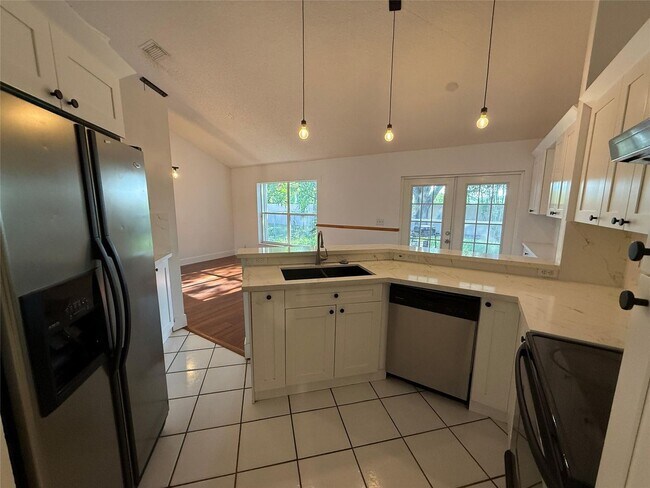 Foto del edificio - 2633 Bogota Ave