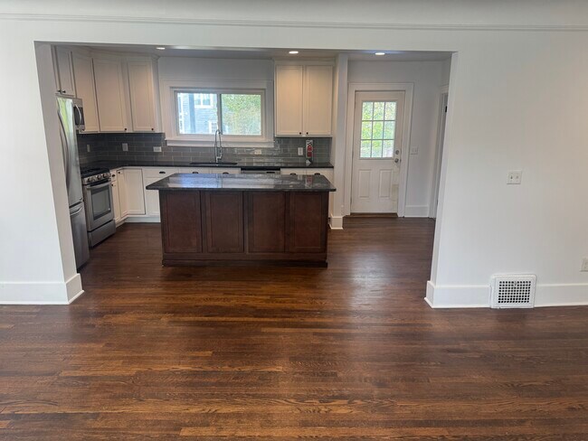 Foto del edificio - 827 Longfellow Ave