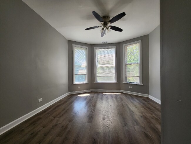 Foto del edificio - 7308 S Kenwood Ave
