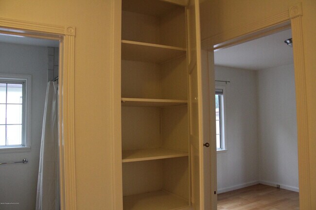 Building Photo - 3622 Stancrest Dr